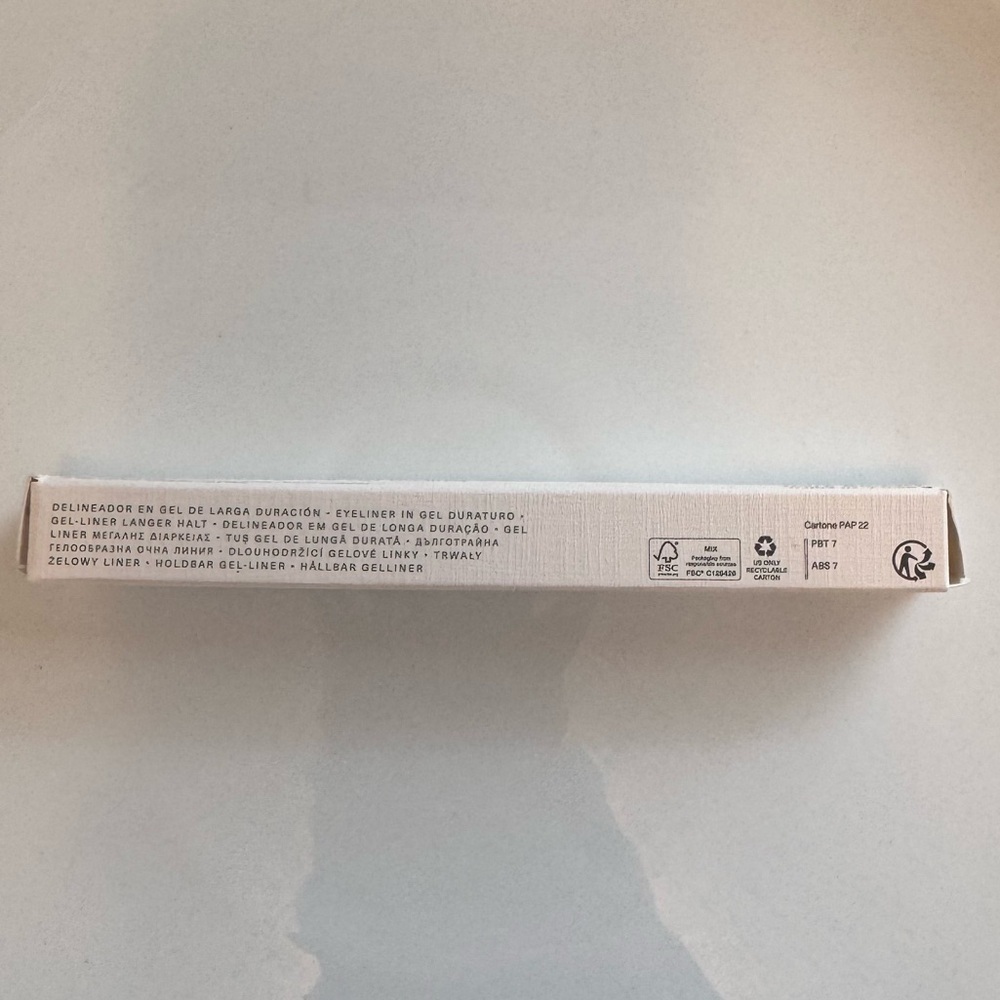 Rare Beauty Perfect Strokes Longwear & Waterproof
Gel Eyeliner - Picture 8 of 10